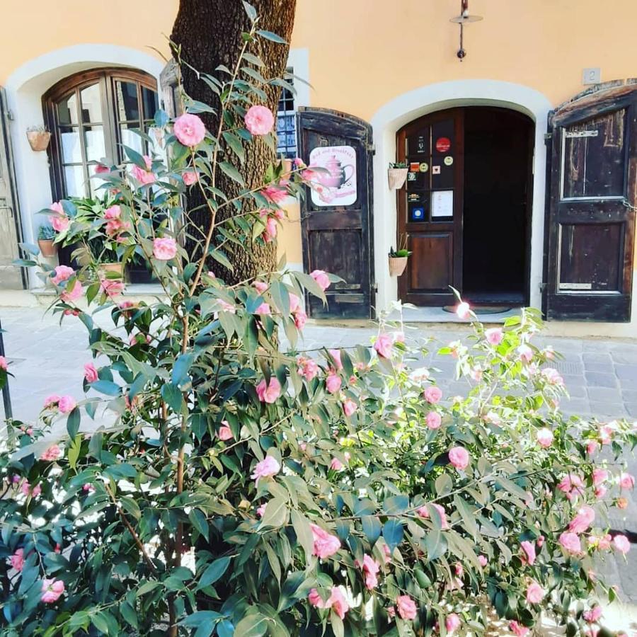 Antica Casa Dei Rassicurati Bed & Breakfast Montecarlo Exterior foto