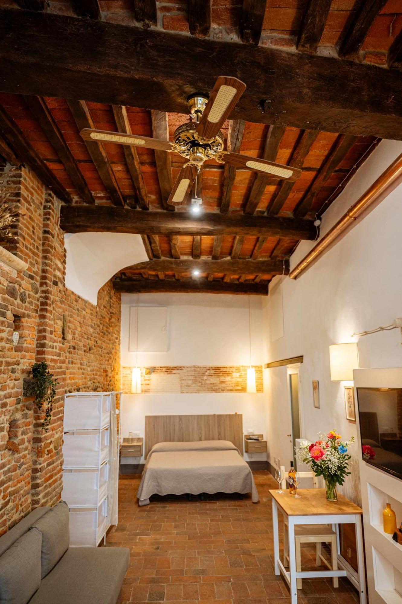 Antica Casa Dei Rassicurati Bed & Breakfast Montecarlo Exterior foto