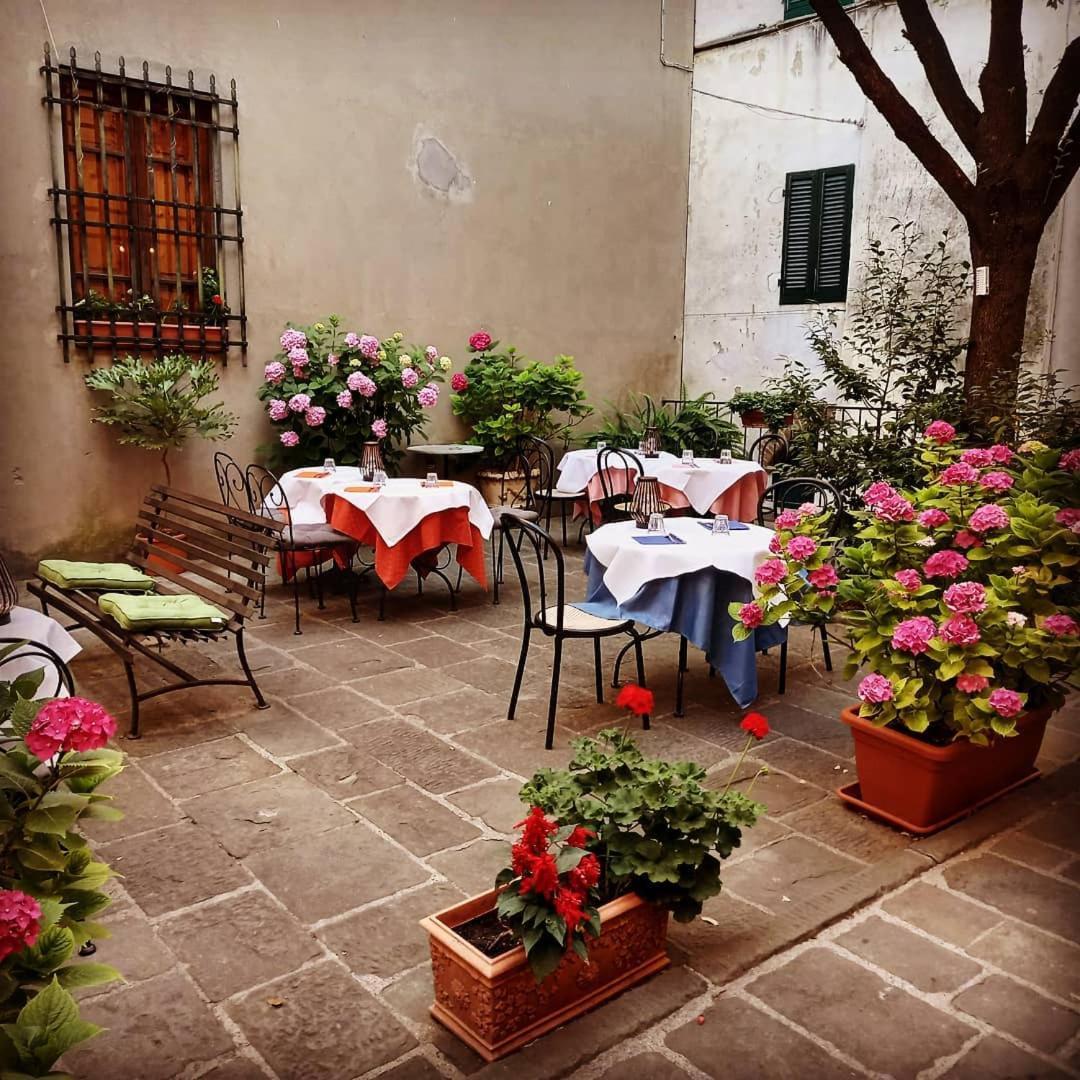 Antica Casa Dei Rassicurati Bed & Breakfast Montecarlo Exterior foto