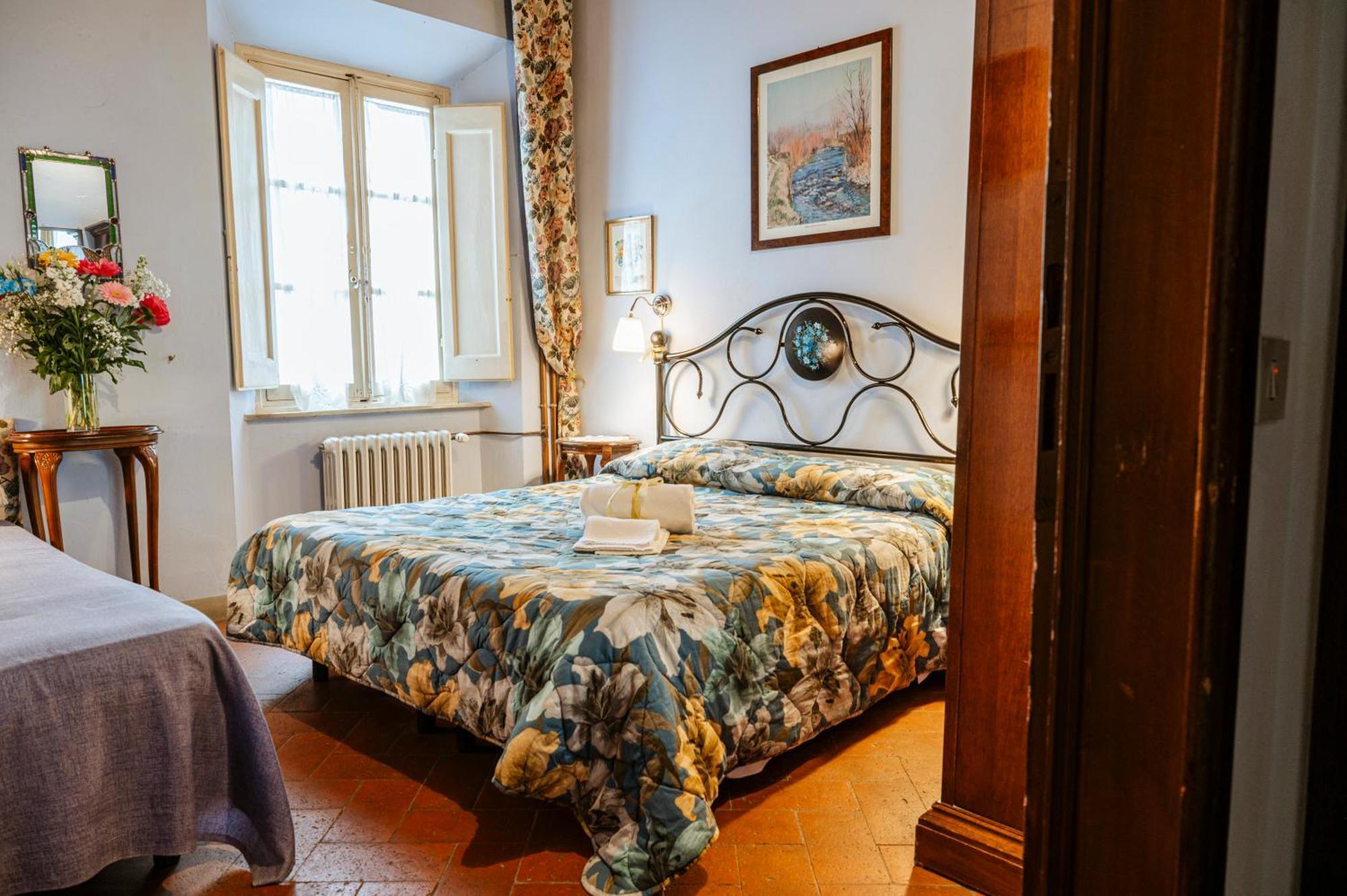Antica Casa Dei Rassicurati Bed & Breakfast Montecarlo Exterior foto