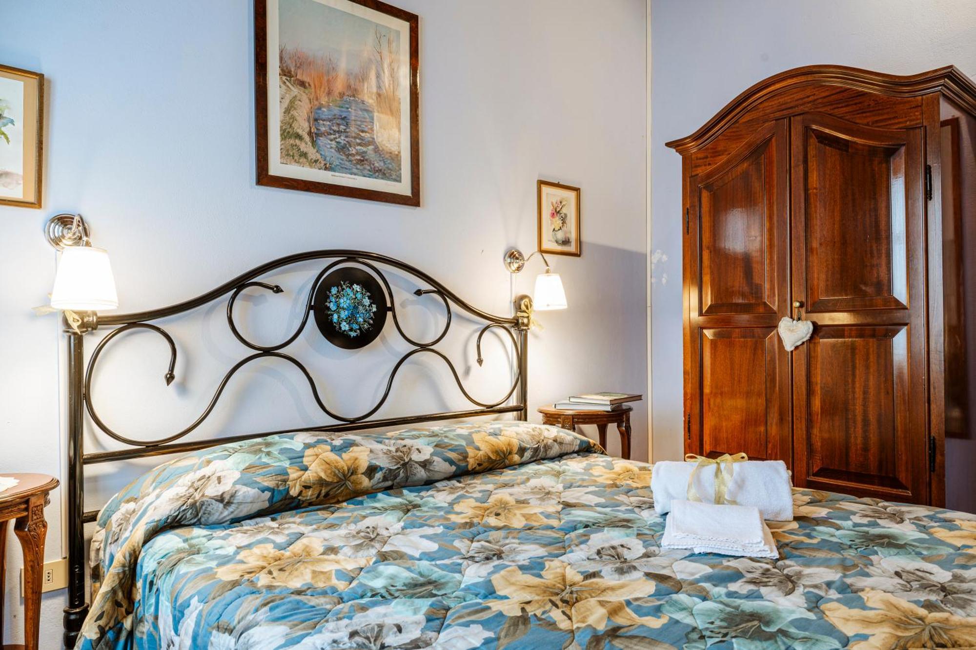 Antica Casa Dei Rassicurati Bed & Breakfast Montecarlo Exterior foto