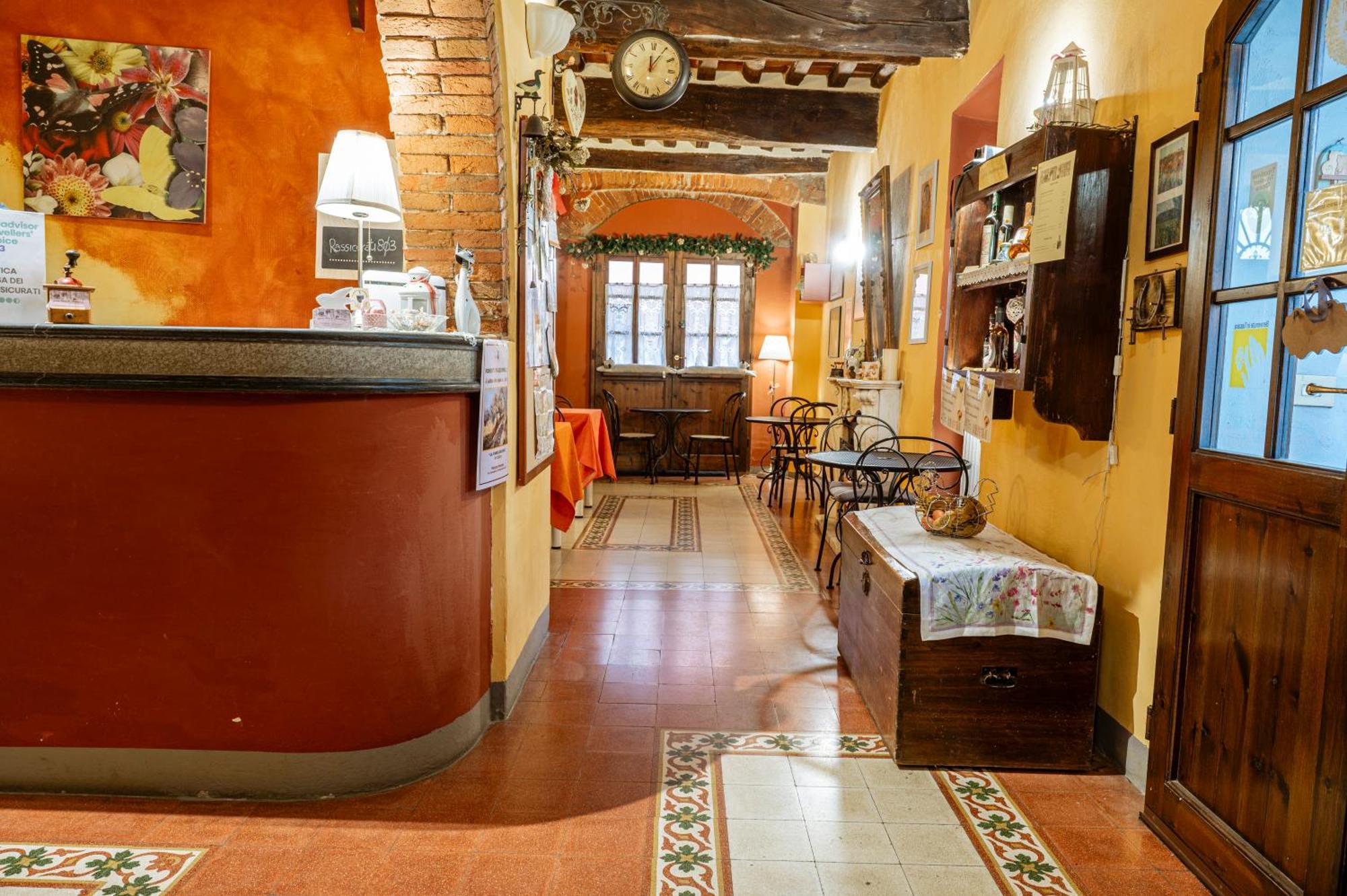 Antica Casa Dei Rassicurati Bed & Breakfast Montecarlo Exterior foto