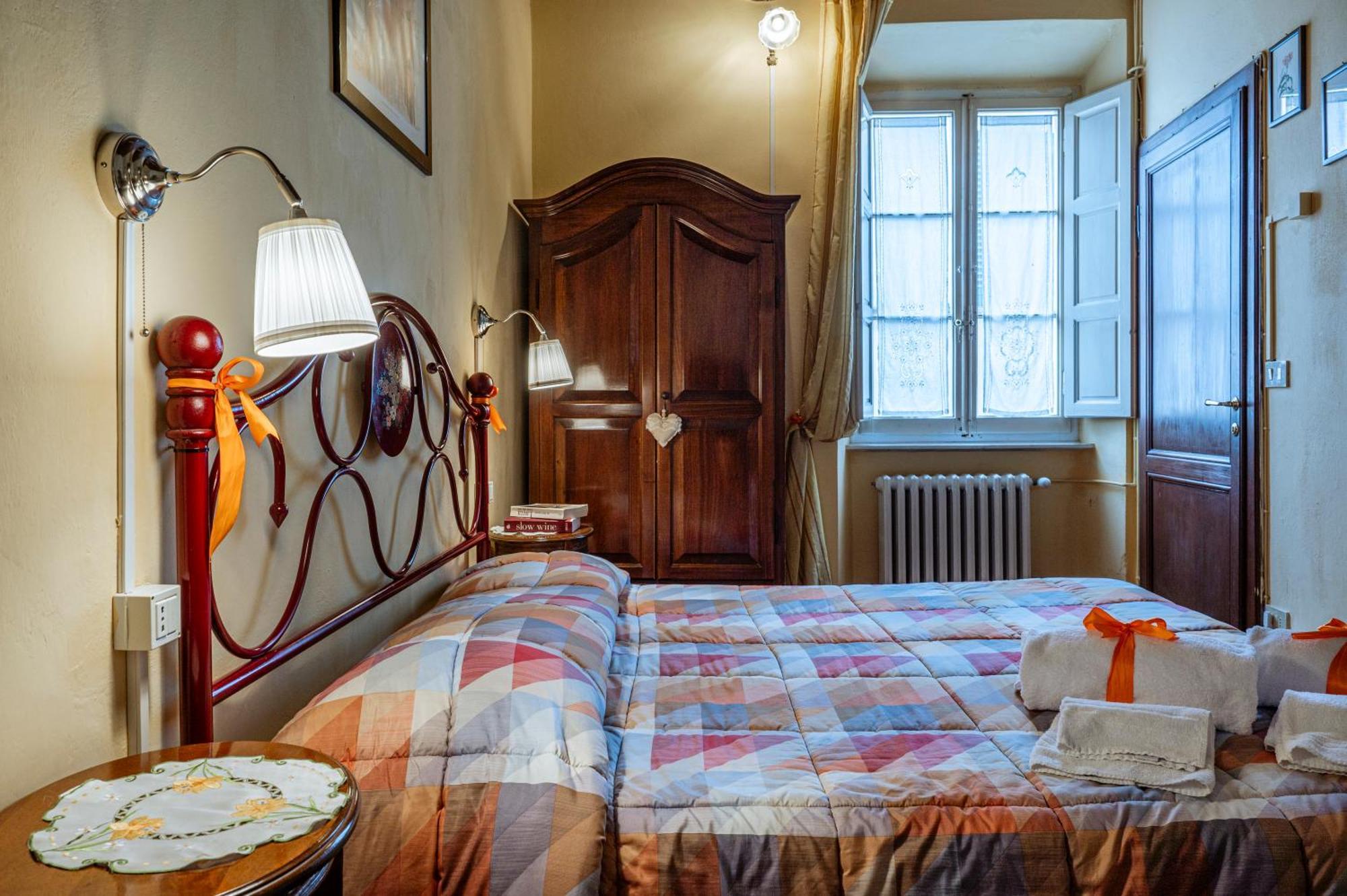 Antica Casa Dei Rassicurati Bed & Breakfast Montecarlo Exterior foto