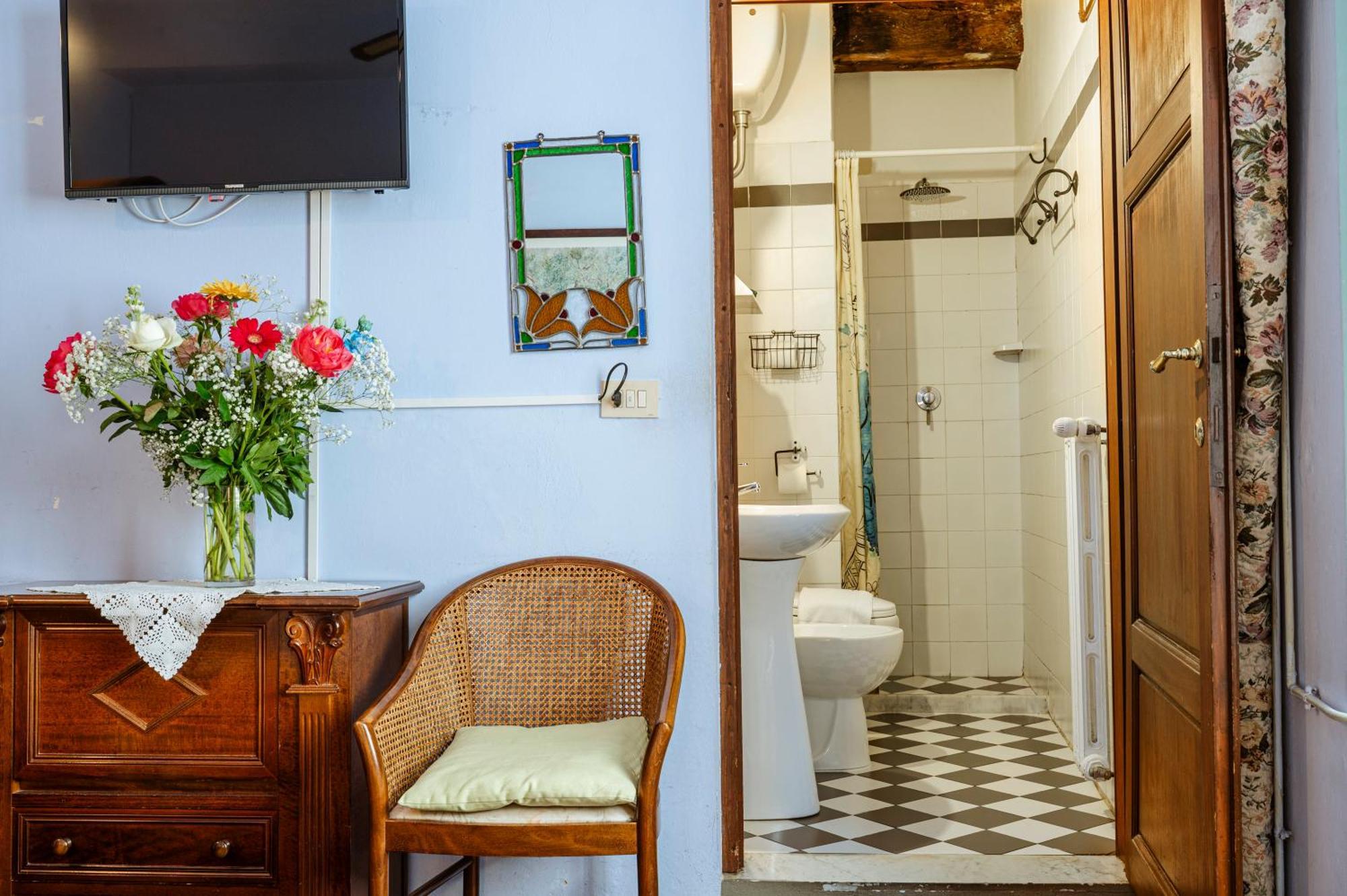 Antica Casa Dei Rassicurati Bed & Breakfast Montecarlo Exterior foto