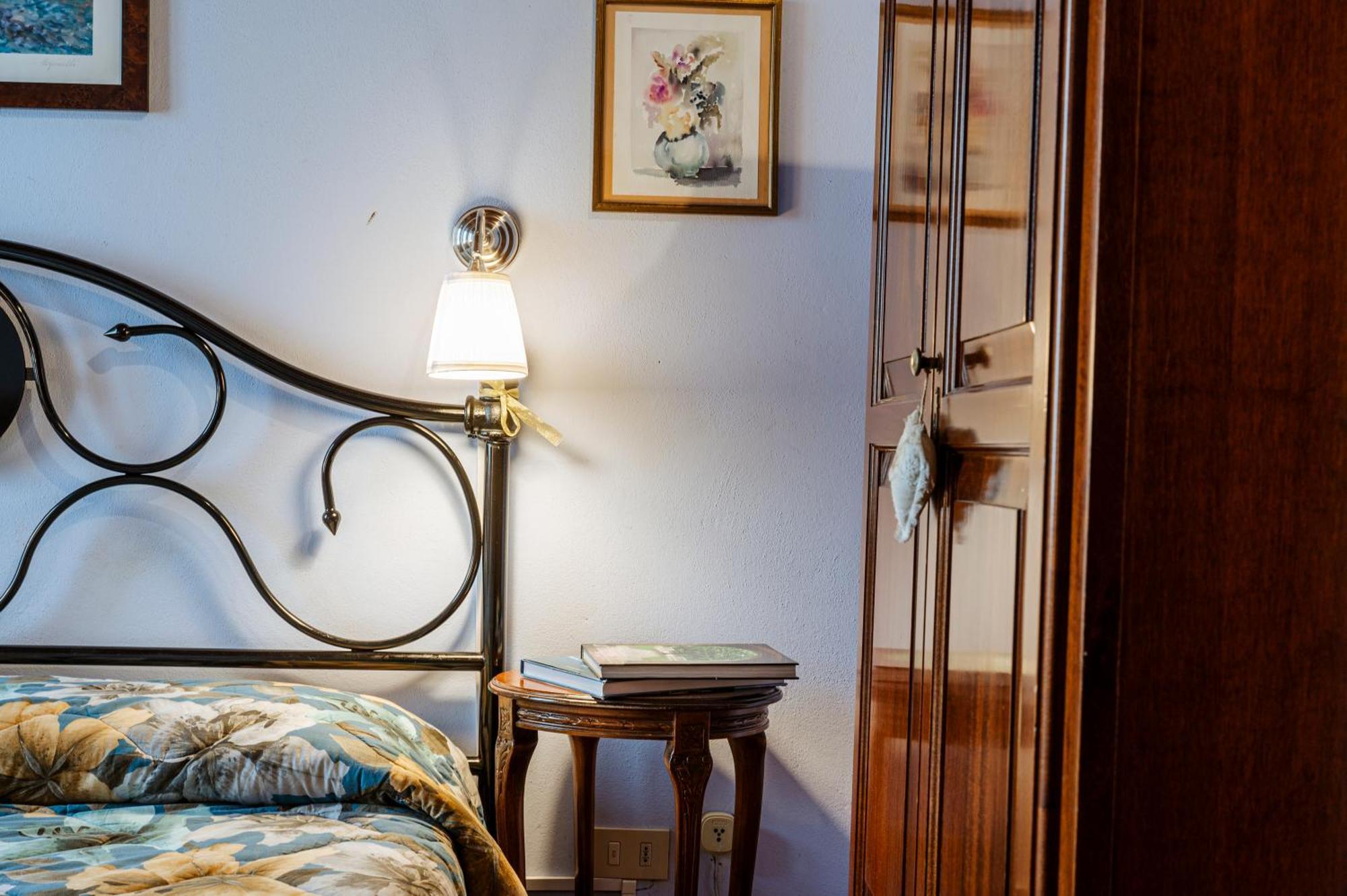 Antica Casa Dei Rassicurati Bed & Breakfast Montecarlo Exterior foto