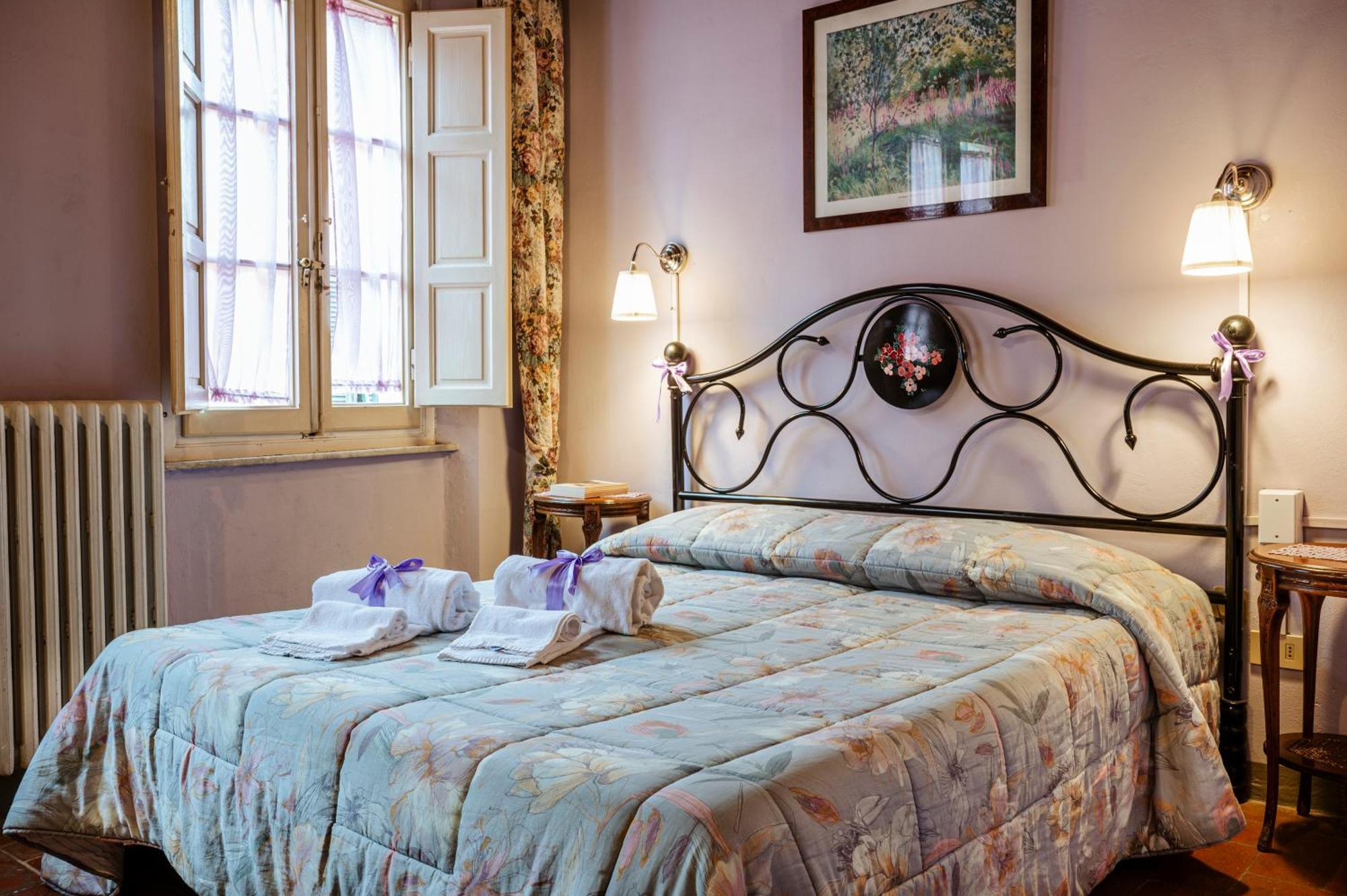 Antica Casa Dei Rassicurati Bed & Breakfast Montecarlo Exterior foto
