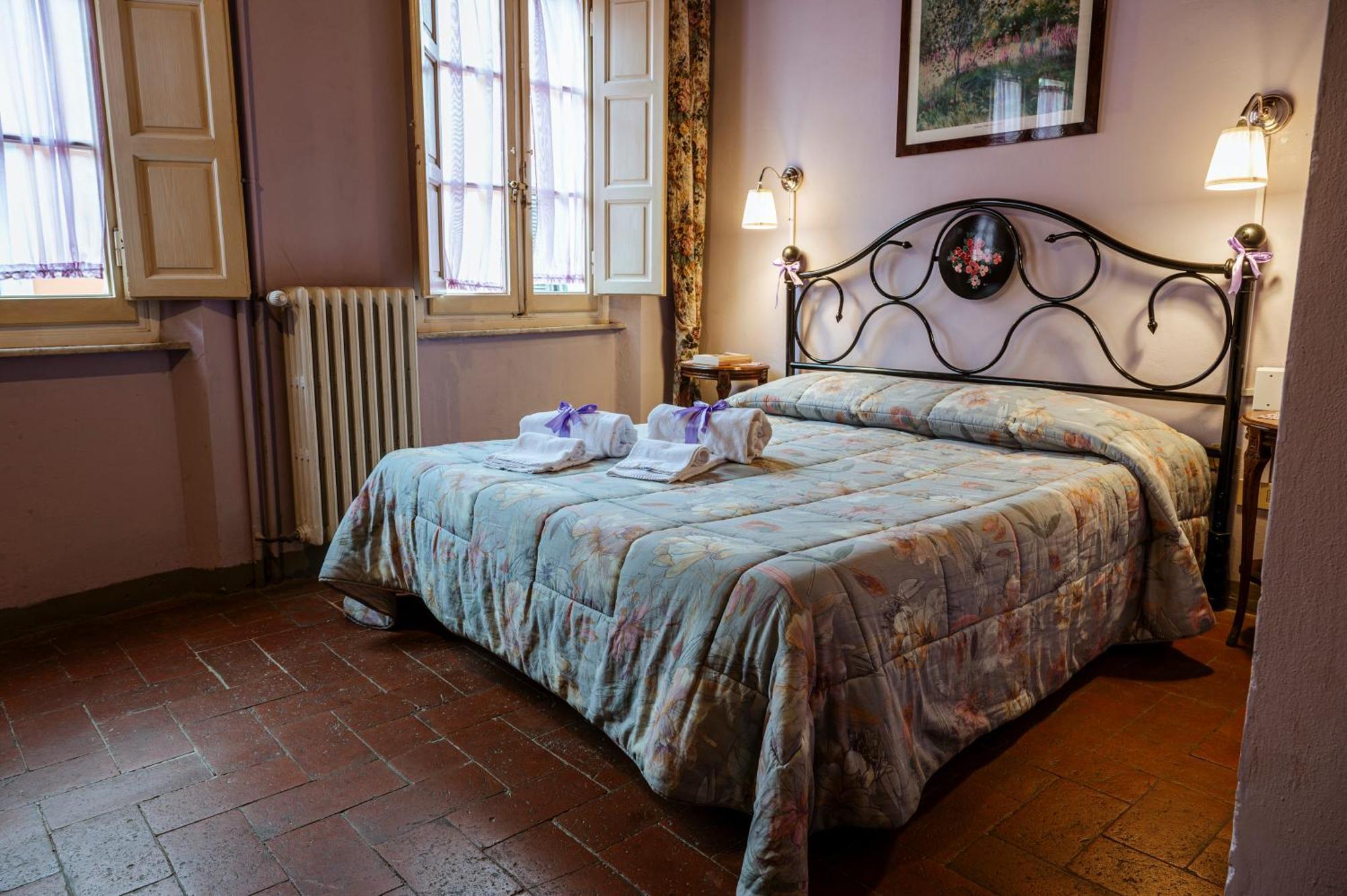 Antica Casa Dei Rassicurati Bed & Breakfast Montecarlo Exterior foto