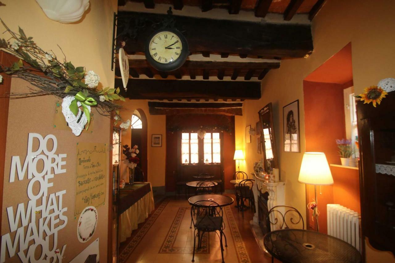 Antica Casa Dei Rassicurati Bed & Breakfast Montecarlo Exterior foto